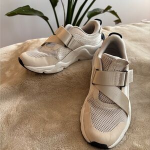 Sorel Women's Kinetic RNEGD Strap Shoes